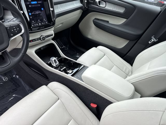 Certified 2024 Volvo XC40 B5 Plus w/ Climate Package AWD/4WD image 26