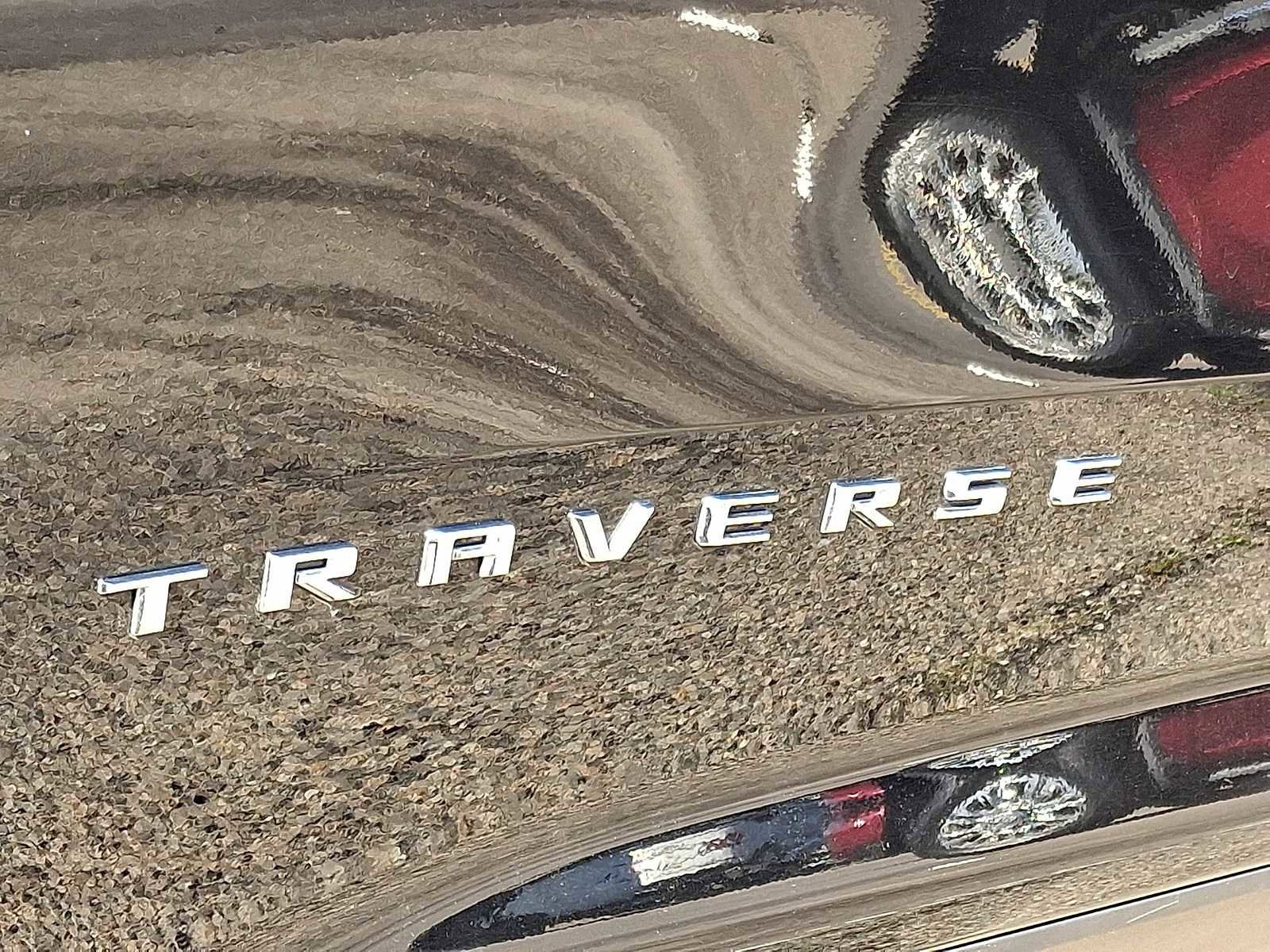 Used 2025 Chevrolet Traverse LT image 36