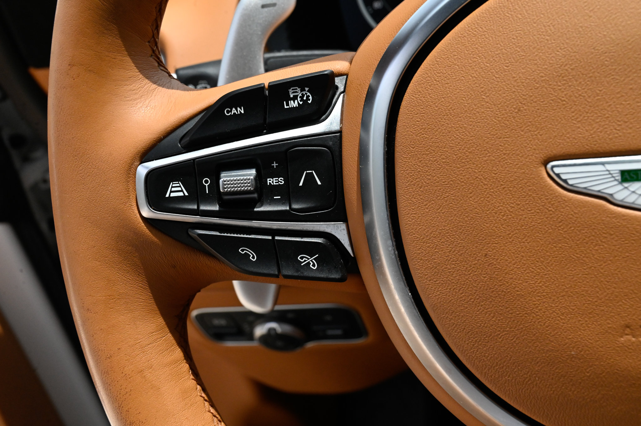 Used 2024 Aston Martin DBX AWD/4WD image 23
