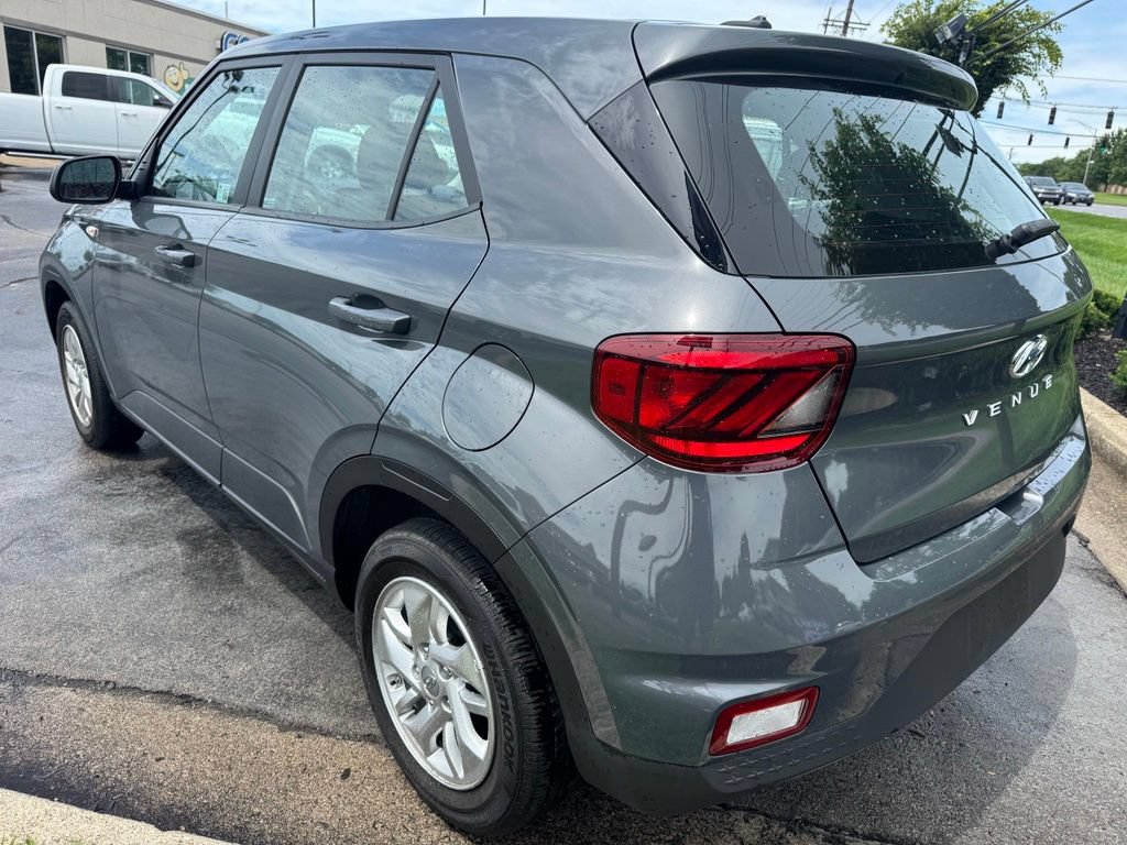 Used 2025 Hyundai Venue SE FWD image 3