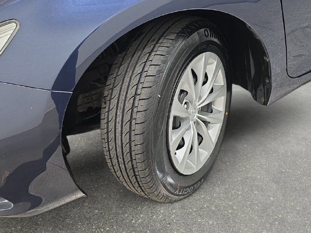 Used 2016 Toyota Camry LE FWD image 29