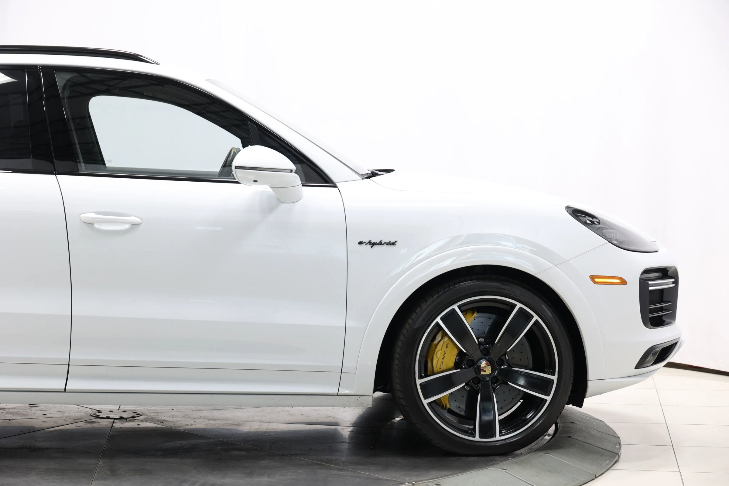 Used 2021 Porsche Cayenne Turbo S AWD/4WD image 95