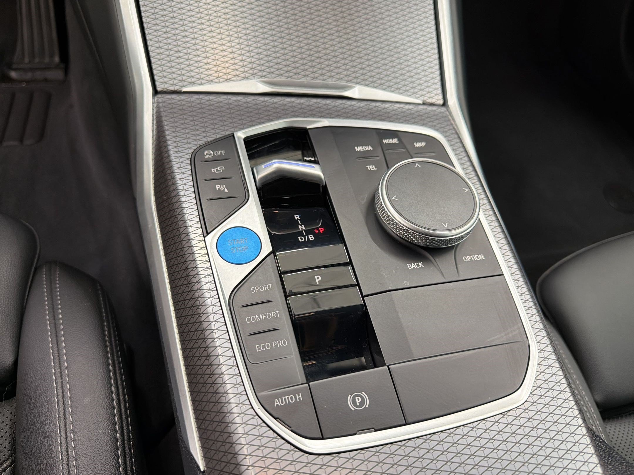 Used 2025 BMW i4 eDrive40 w/ Premium Package RWD image 17