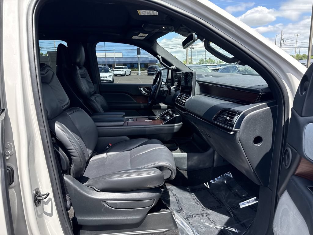 Certified 2023 Lincoln Navigator L Reserve AWD/4WD image 18