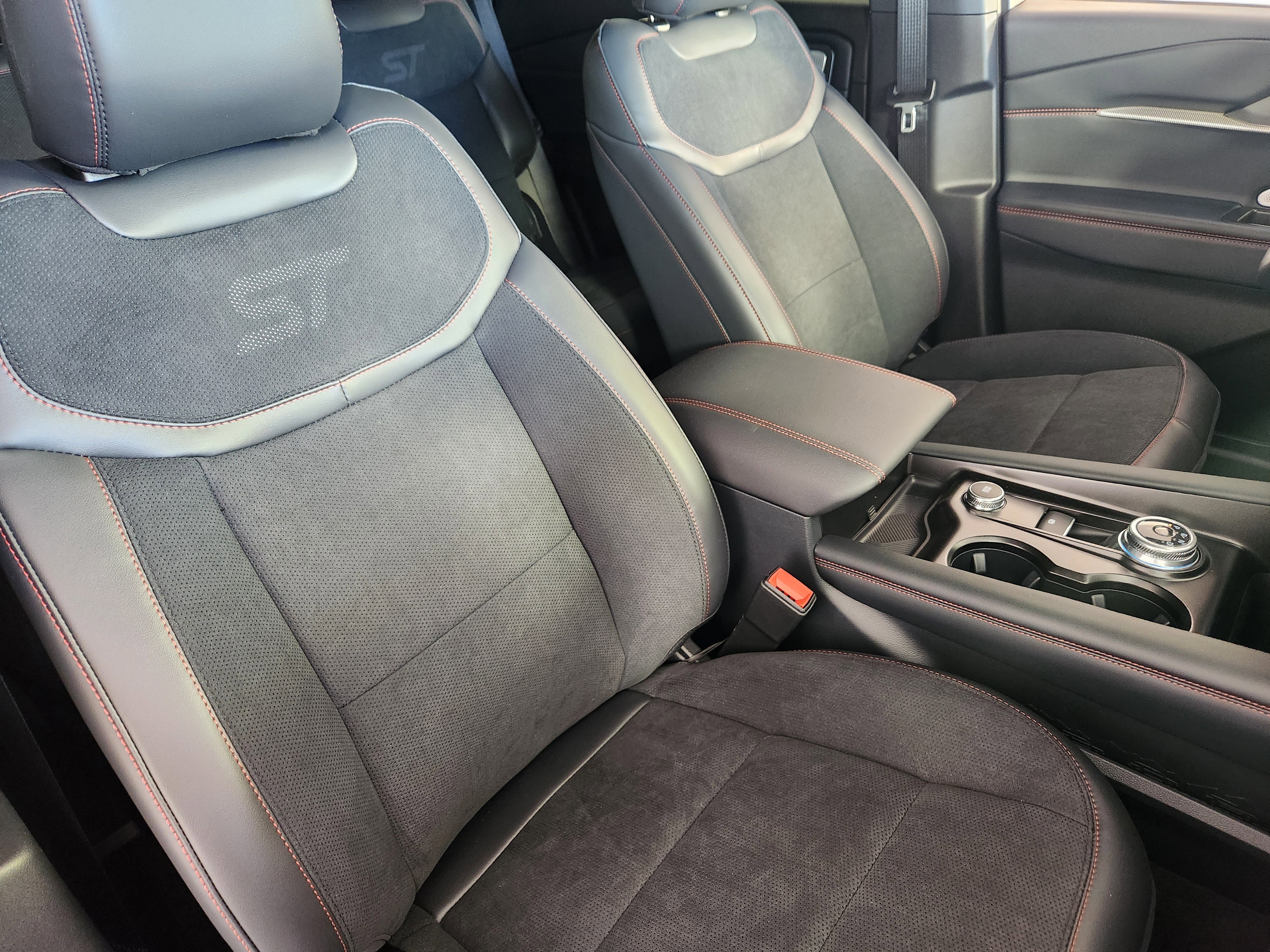 New 2026 Ford Explorer ST w/ Sun And Sound Package image 9