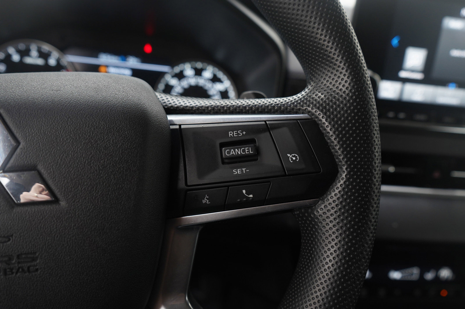 Used 2024 Mitsubishi Outlander ES image 27