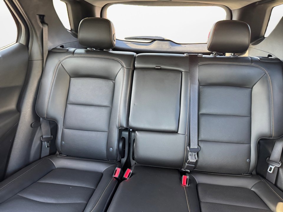 Used 2020 Chevrolet Equinox LT w/ Sport Edition FWD image 15