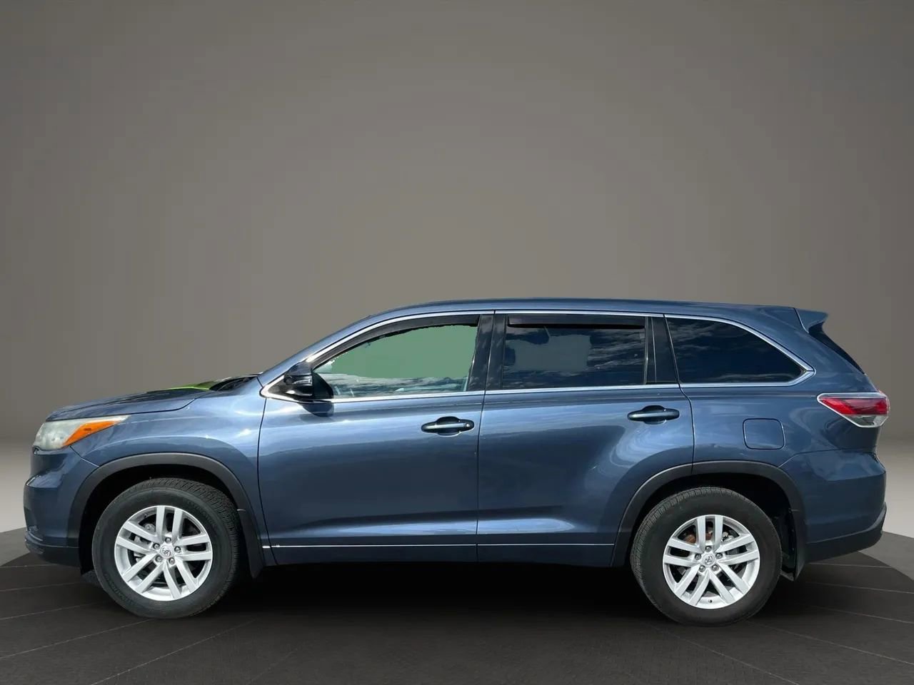Used 2015 Toyota Highlander LE FWD image 4