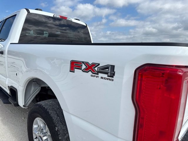 Used 2025 Ford F250 XLT w/ FX4 Off-Road Package AWD/4WD image 12