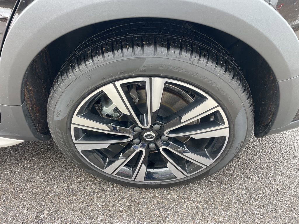 Certified 2025 Volvo V60 B5 Cross Country Ultra image 14