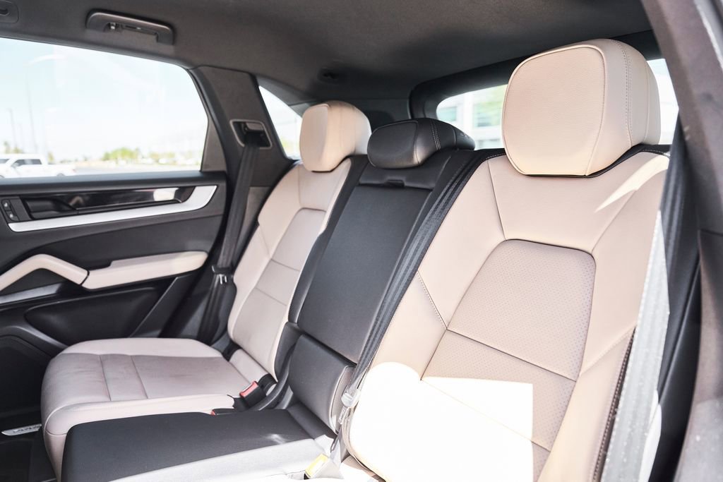 Used 2025 Porsche Cayenne image 41