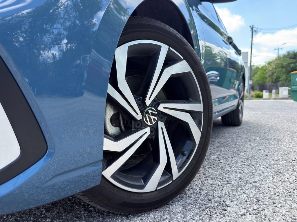 Certified 2025 Volkswagen Jetta SEL image 2