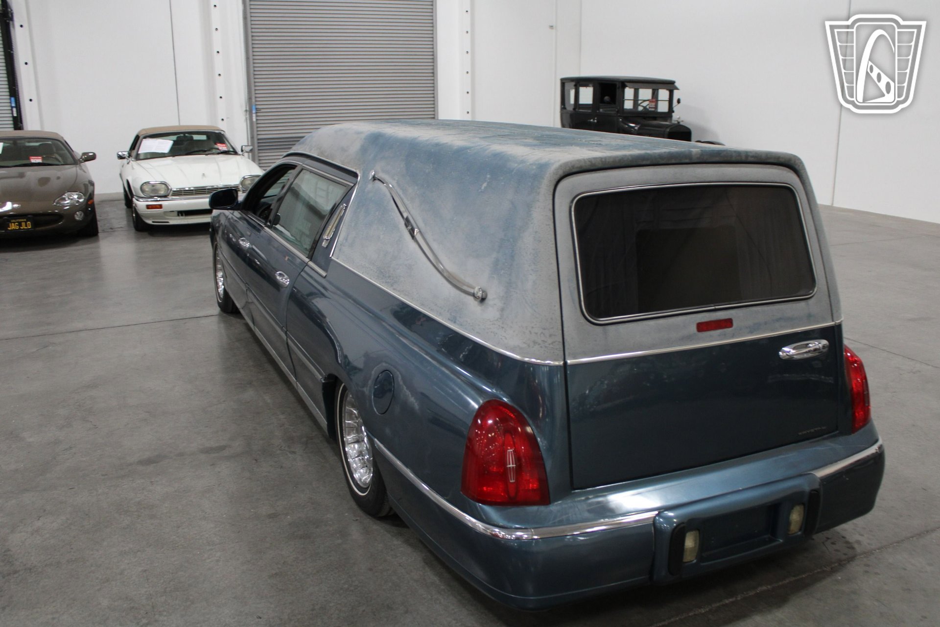 Used 2001 Lincoln Town Car Executive RWD image 8