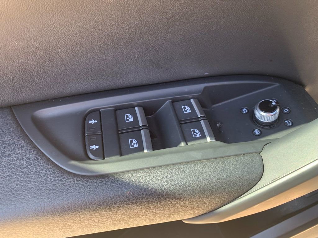 Used 2021 Audi Q5 2.0T Premium w/ Convenience Package image 13