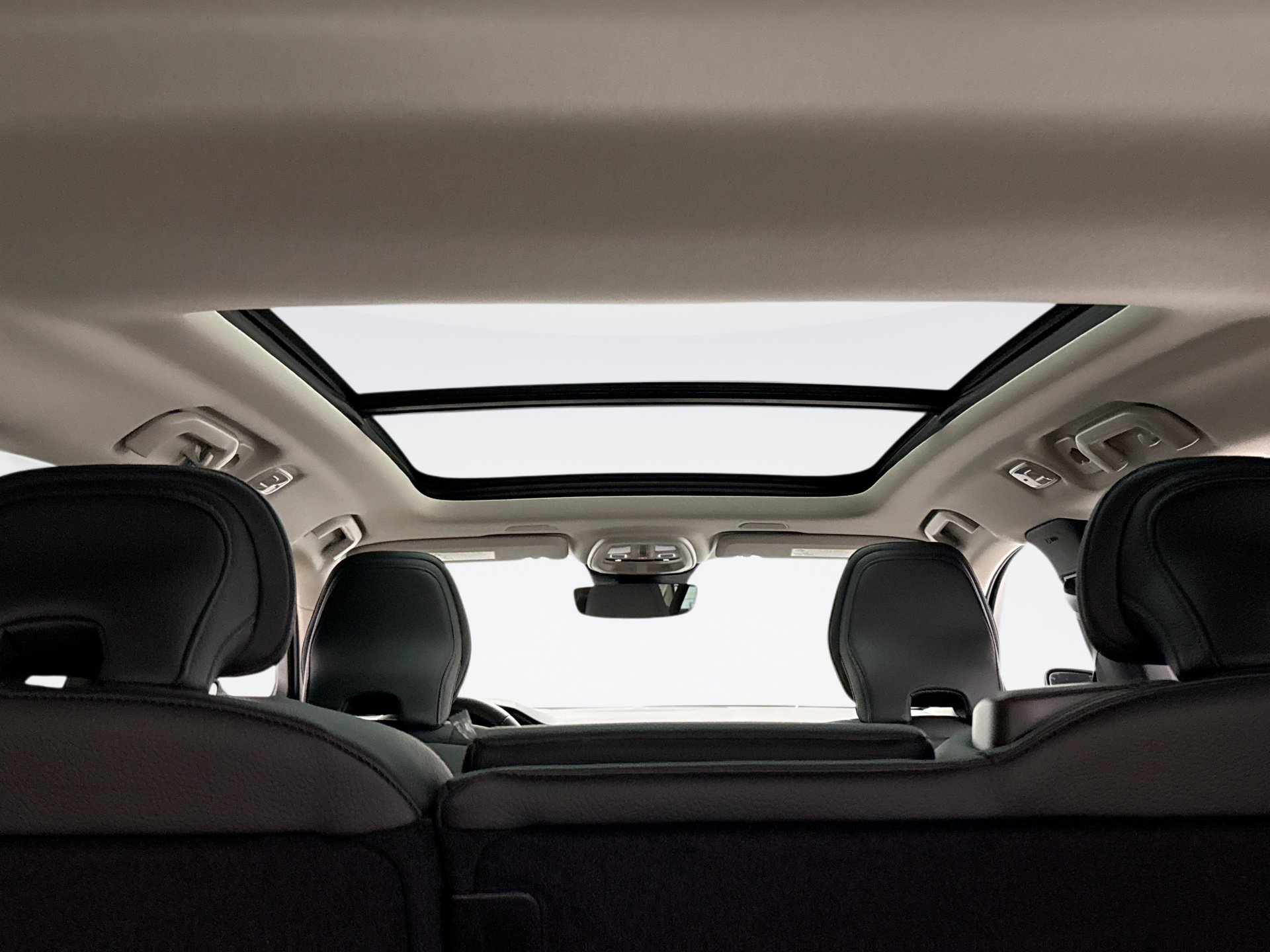 Used 2024 Volvo V60 B5 Cross Country Plus image 18