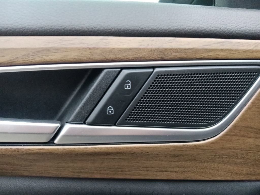 Used 2024 Volkswagen Atlas SE image 12