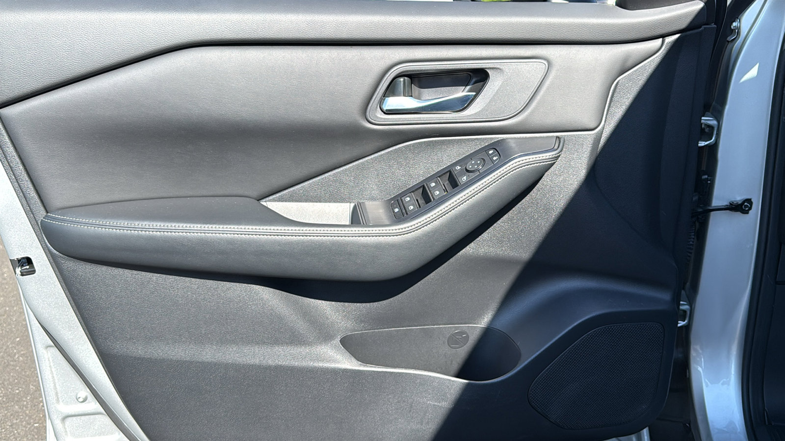 Certified 2024 Nissan Rogue SV AWD/4WD image 6