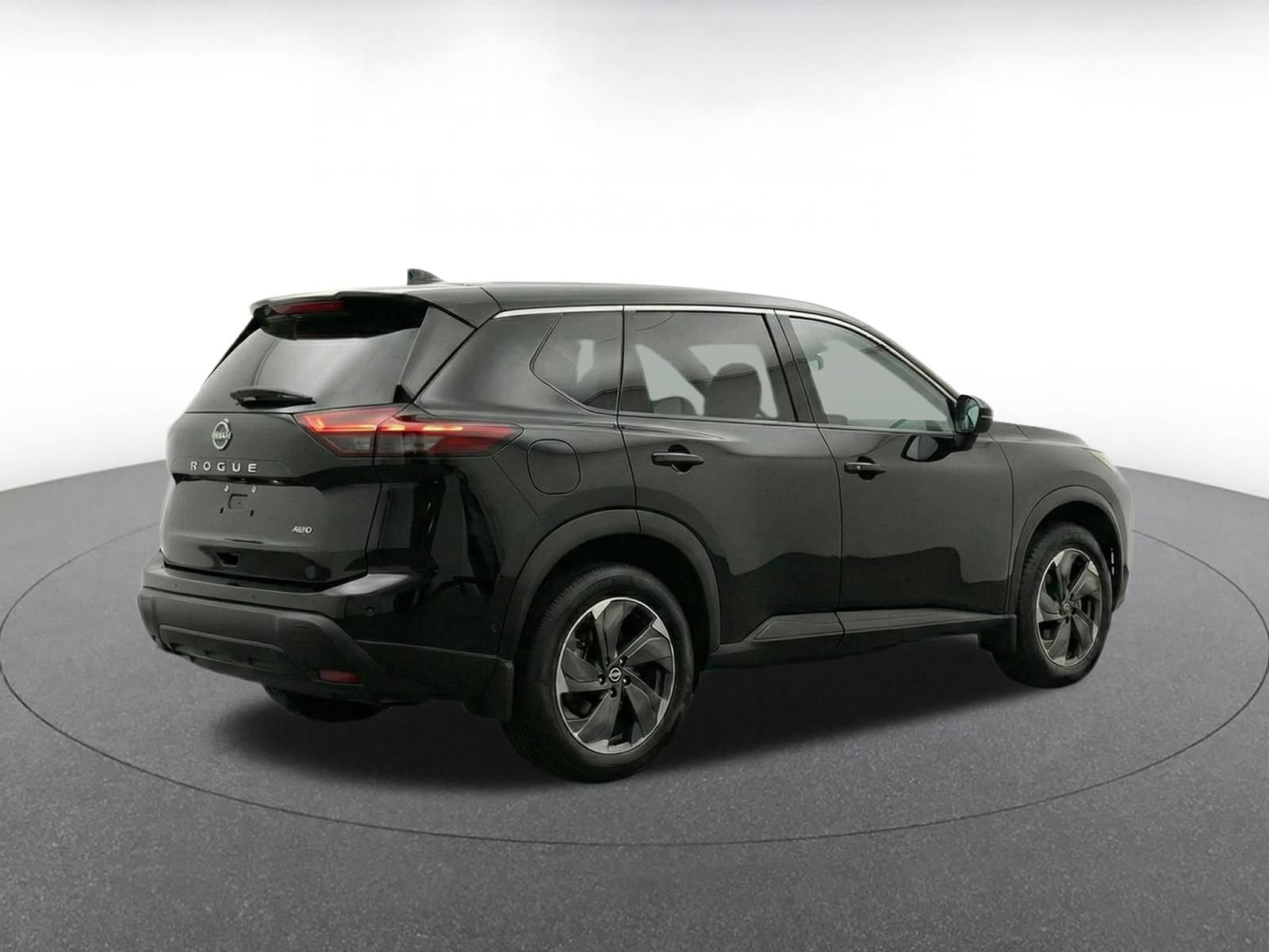 Used 2025 Nissan Rogue SV AWD/4WD image 9