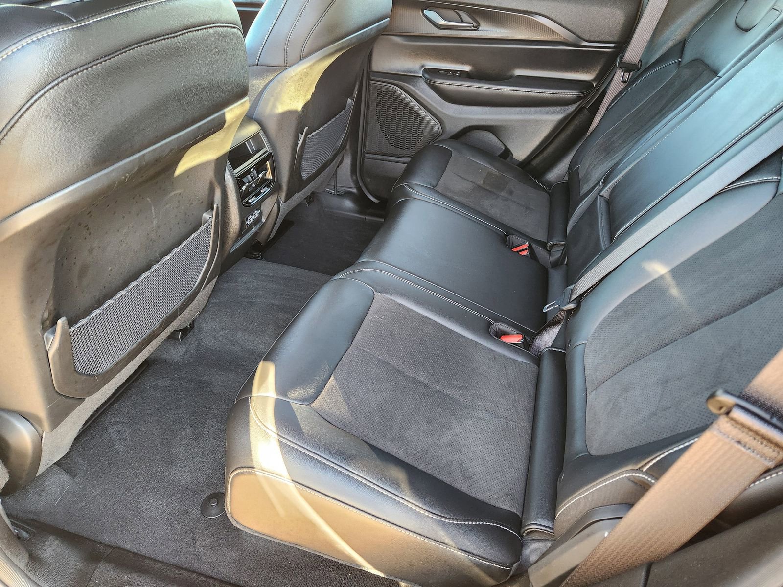 Used 2025 Jeep Grand Cherokee 4WD image 35