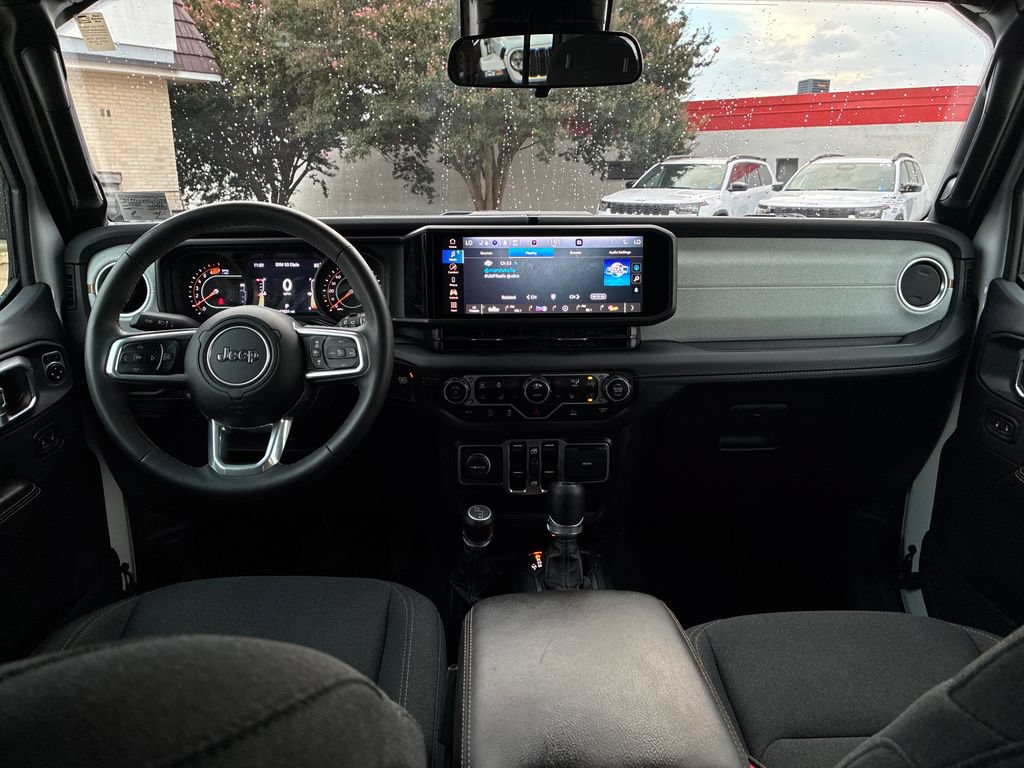 Used 2025 Jeep Wrangler Unlimited Sahara AWD/4WD image 21