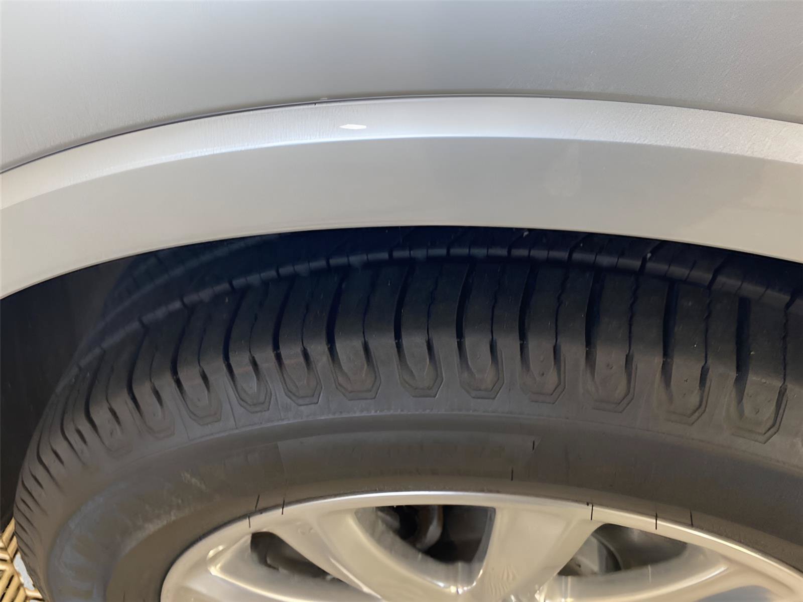 Certified 2019 Buick Envision Essence AWD/4WD image 38
