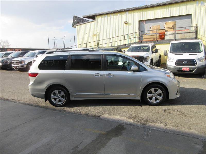 Used 2020 Toyota Sienna LE image 8