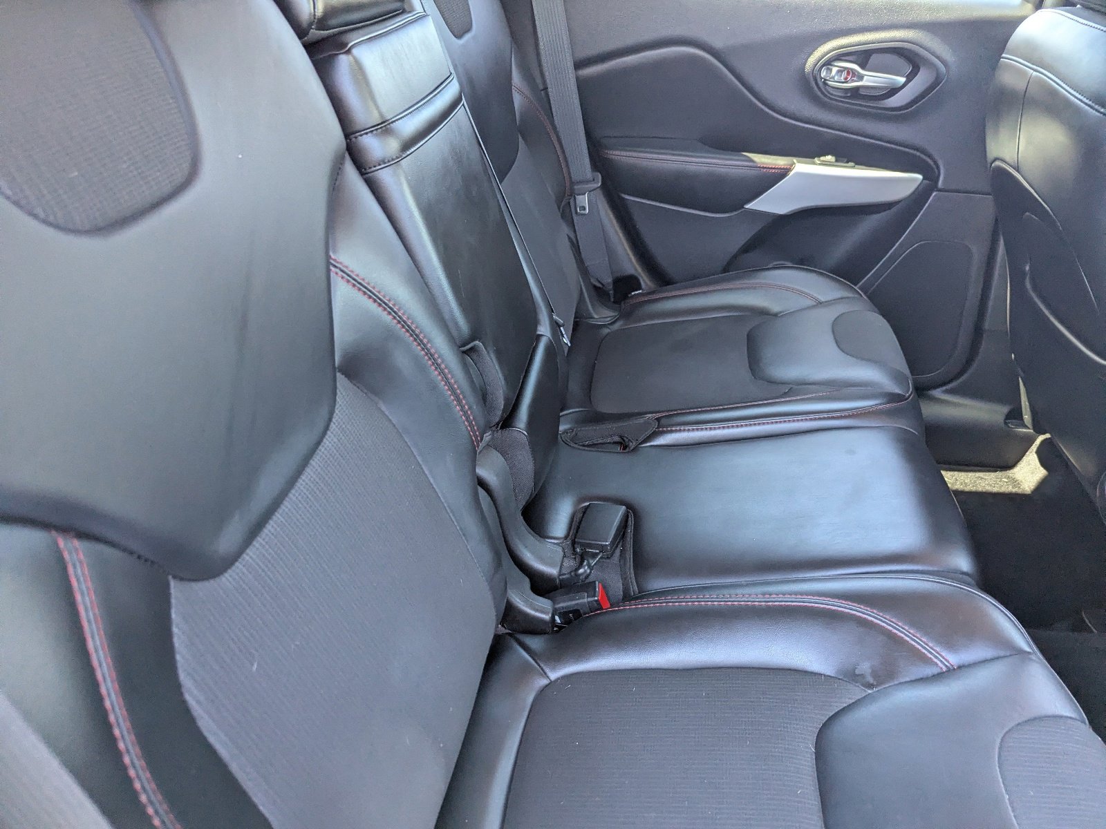 Used 2017 Jeep Cherokee Trailhawk w/ Cold Weather Group image 13