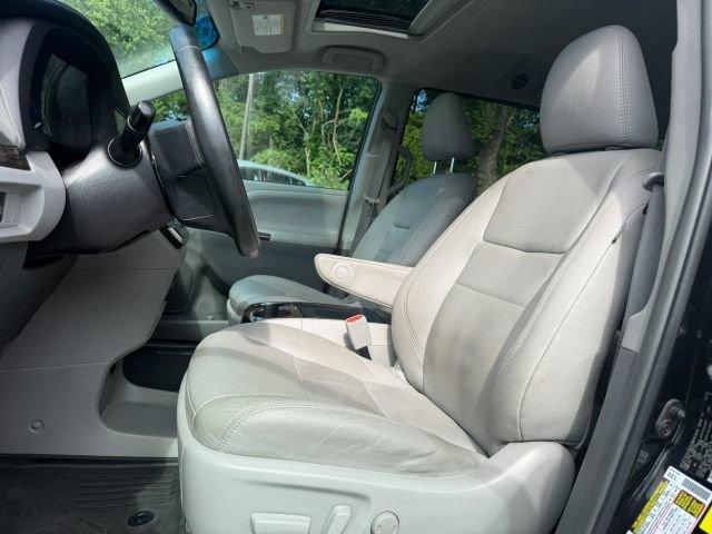 Used 2017 Toyota Sienna XLE w/ XLE Navigation Package FWD image 11