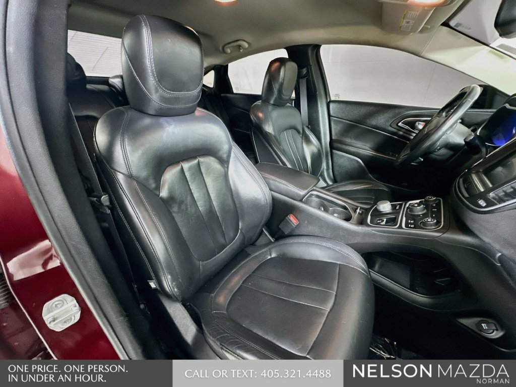 Used 2017 Chrysler 200 Limited Platinum FWD image 26