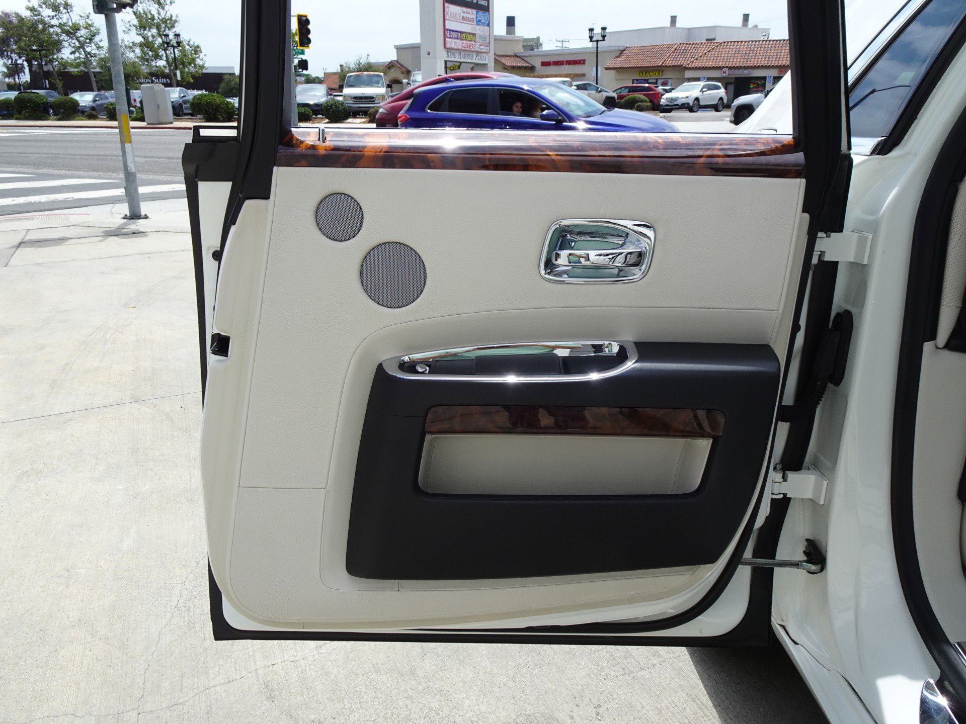 Used 2012 Rolls-Royce Ghost RWD image 18