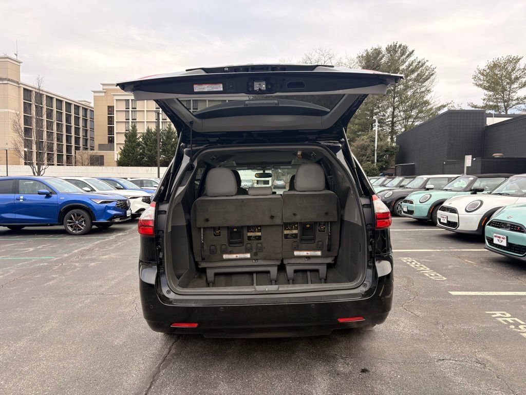 Used 2016 Toyota Sienna XLE image 14