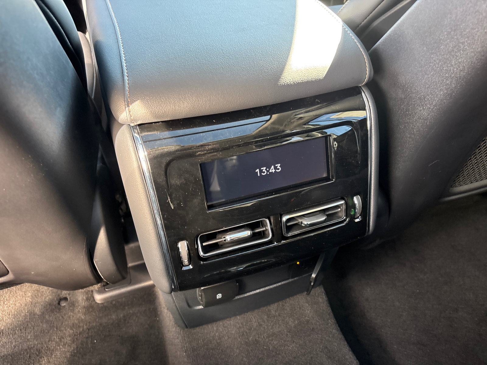 New 2027 Lincoln Aviator AWD w/ Jet Appearance Package image 29