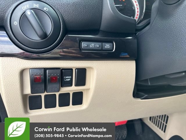 Used 2019 Nissan Titan SV AWD/4WD image 15