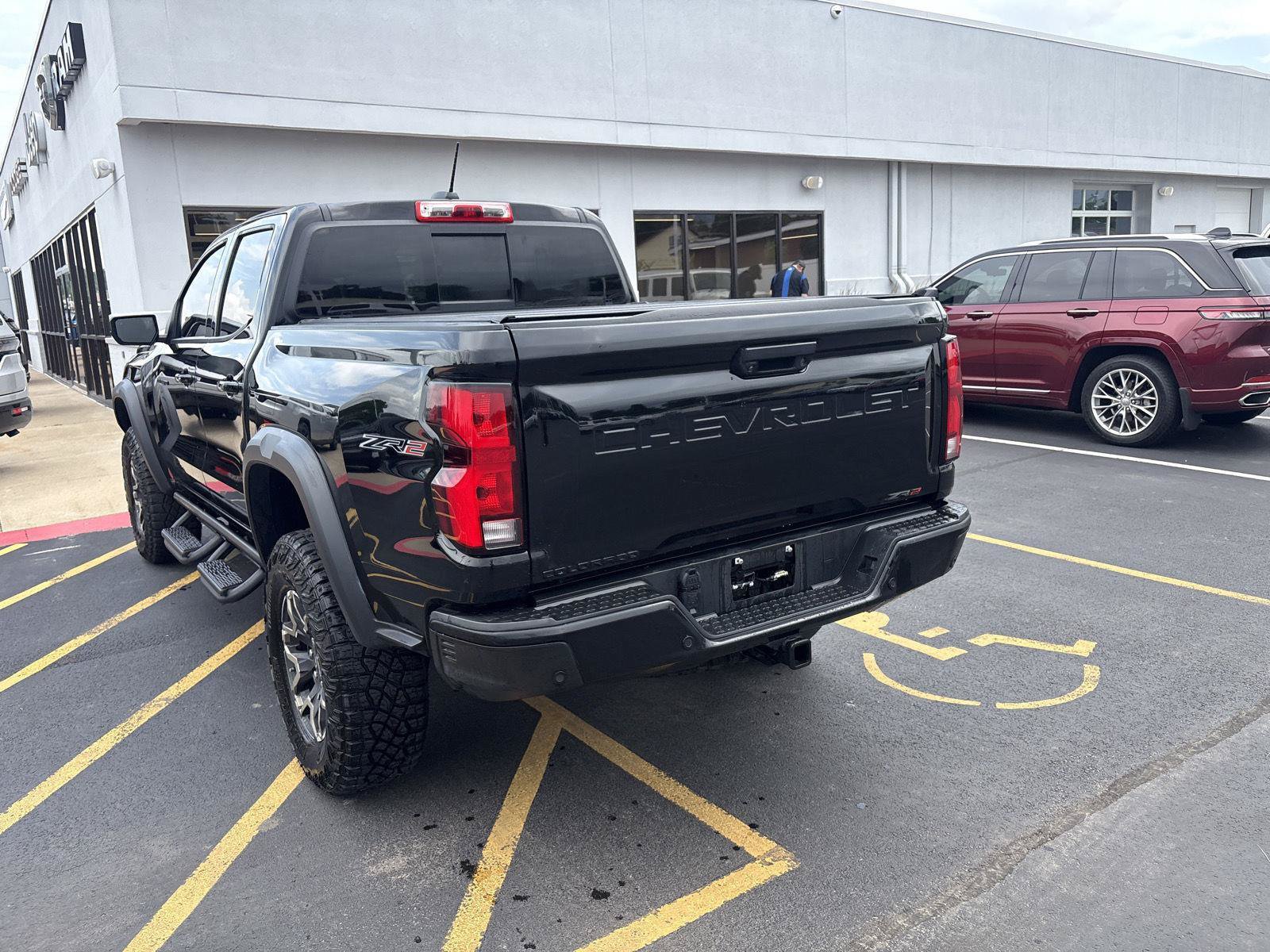 Used 2023 Chevrolet Colorado ZR2 w/ ZR2 Convenience Package III AWD/4WD image 8