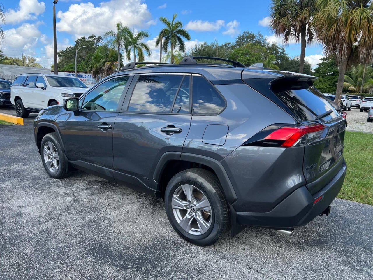 Used 2023 Toyota RAV4 LE AWD/4WD image 7