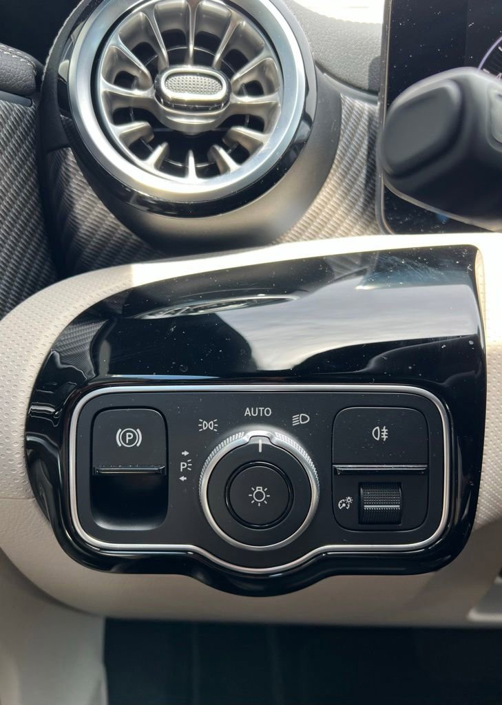 Certified 2025 Mercedes-Benz CLA 250 4MATIC image 13