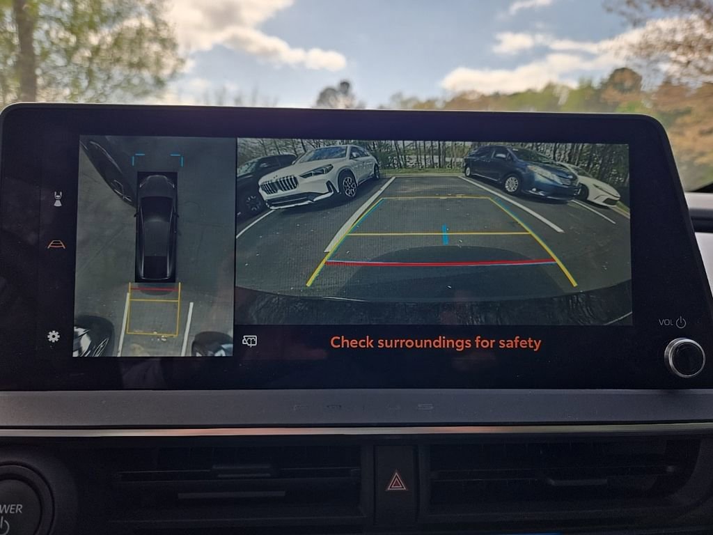 Used 2025 Toyota Prius Limited w/ Limited Premium Package image 4