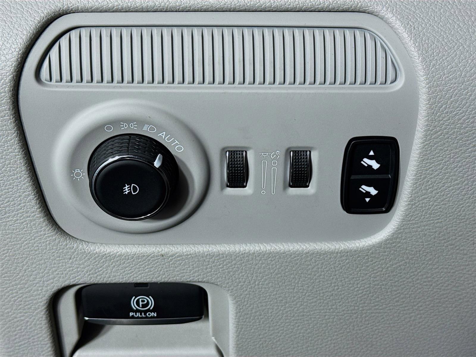 Used 2023 Jeep Grand Wagoneer 4WD image 11