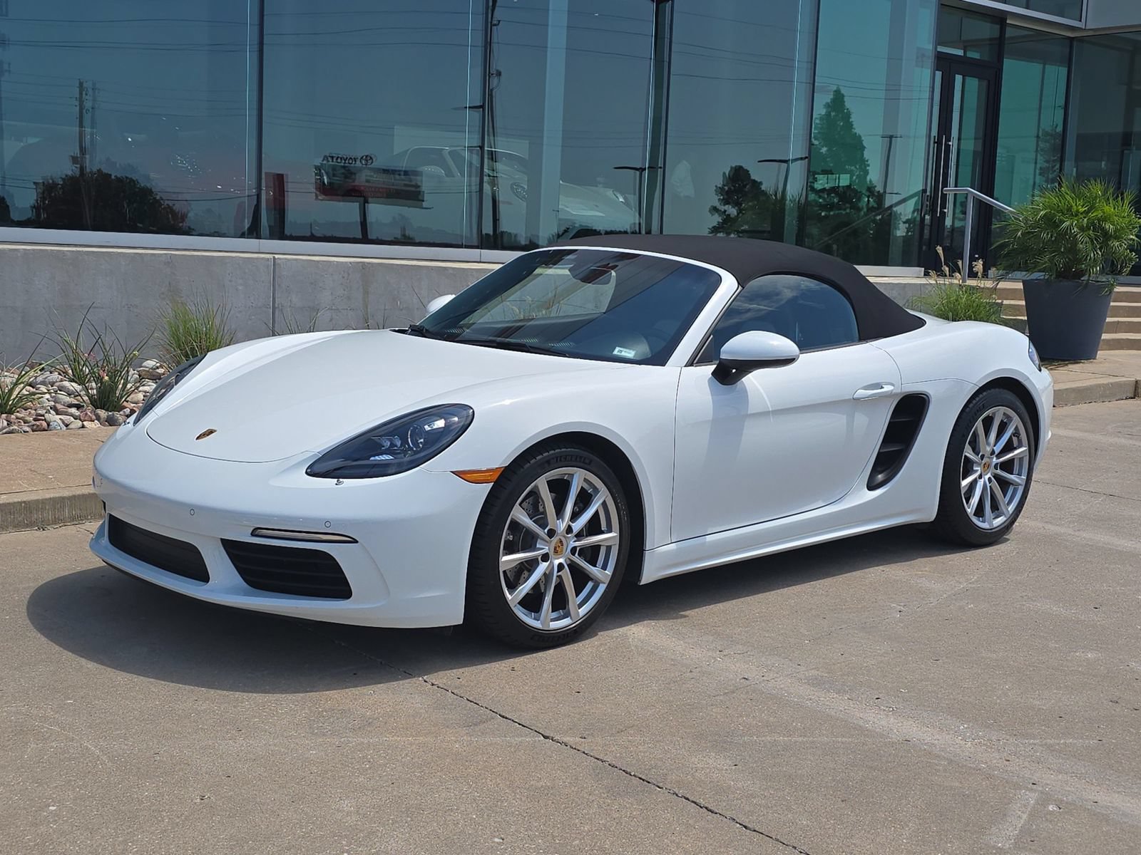 Used 2020 Porsche 718 Boxster RWD image 1