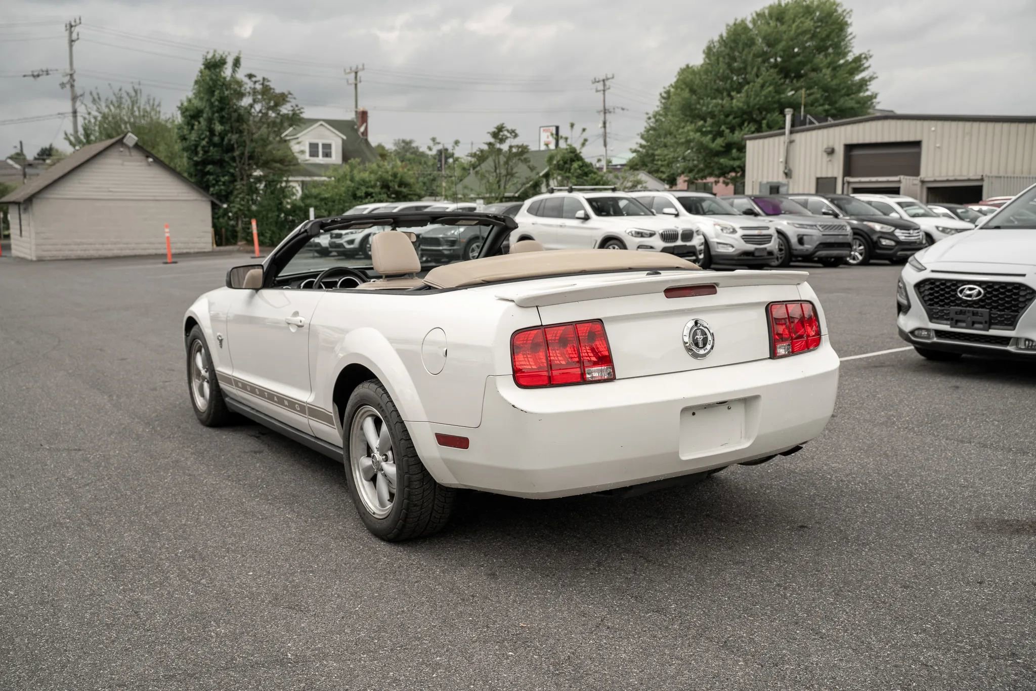 Used 2009 Ford Mustang Convertible RWD image 2
