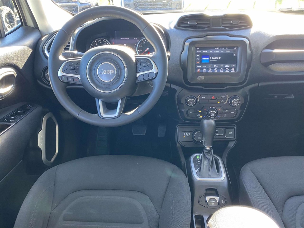 Used 2021 Jeep Renegade Latitude image 10