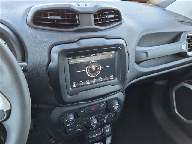 Used 2018 Jeep Renegade Latitude FWD image 15