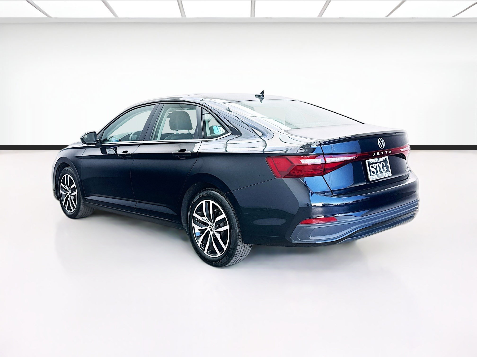 Used 2025 Volkswagen Jetta SE FWD image 6