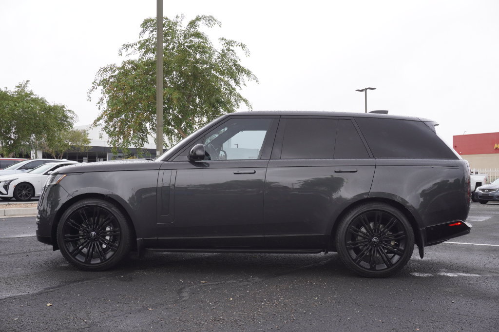 Used 2023 Land Rover Range Rover SE AWD/4WD image 2