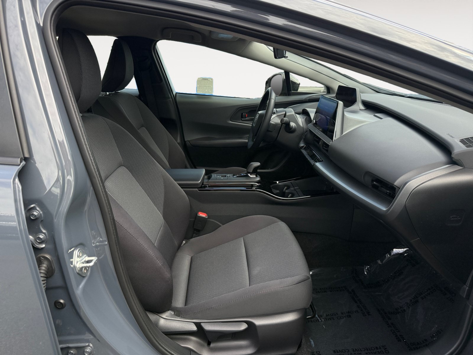 Used 2024 Toyota Prius LE FWD image 19