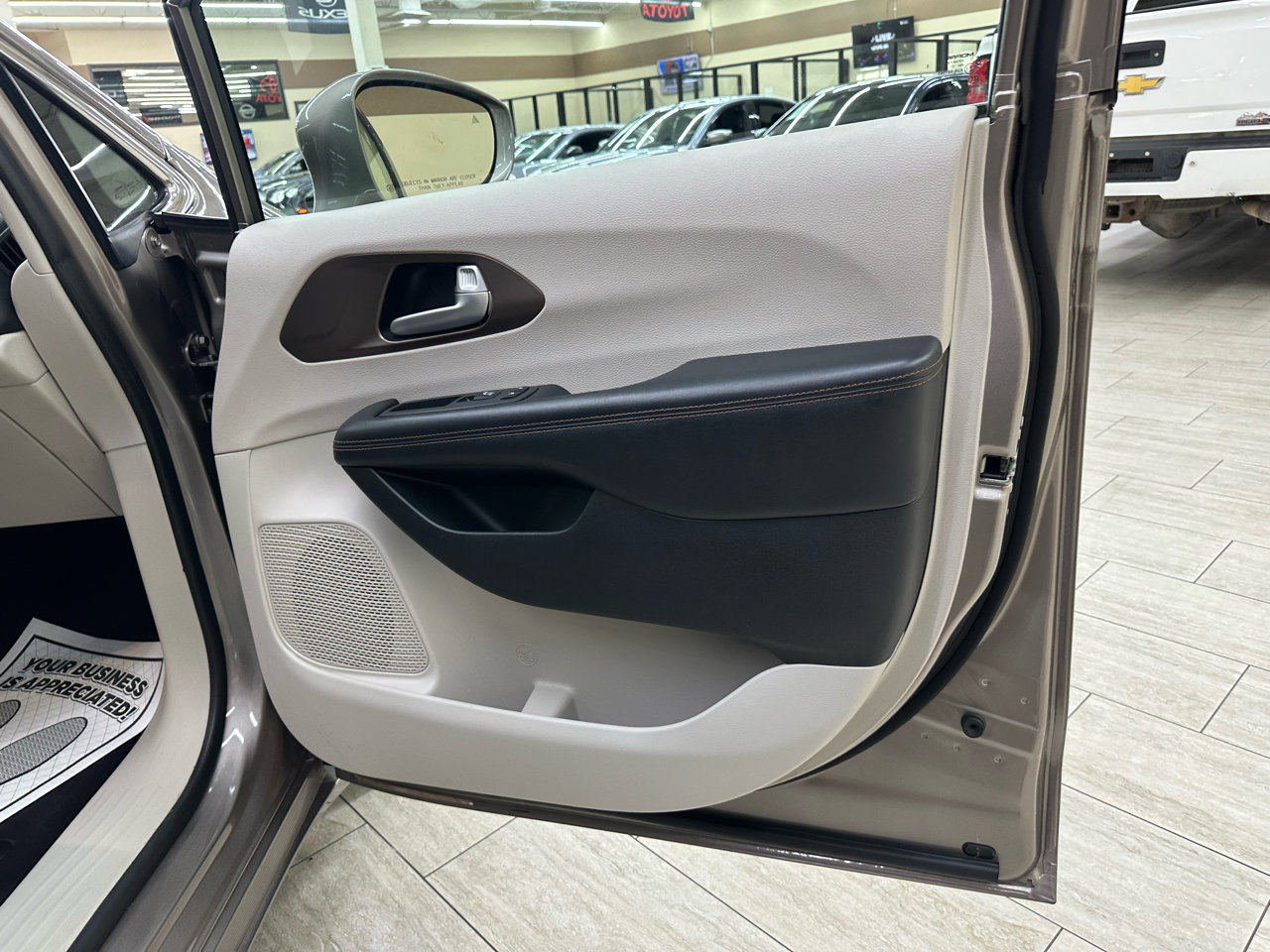 Used 2018 Chrysler Pacifica Touring-L Plus image 42