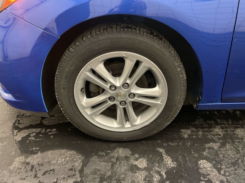 Used 2018 Chevrolet Cruze LT w/ Convenience Package FWD image 25