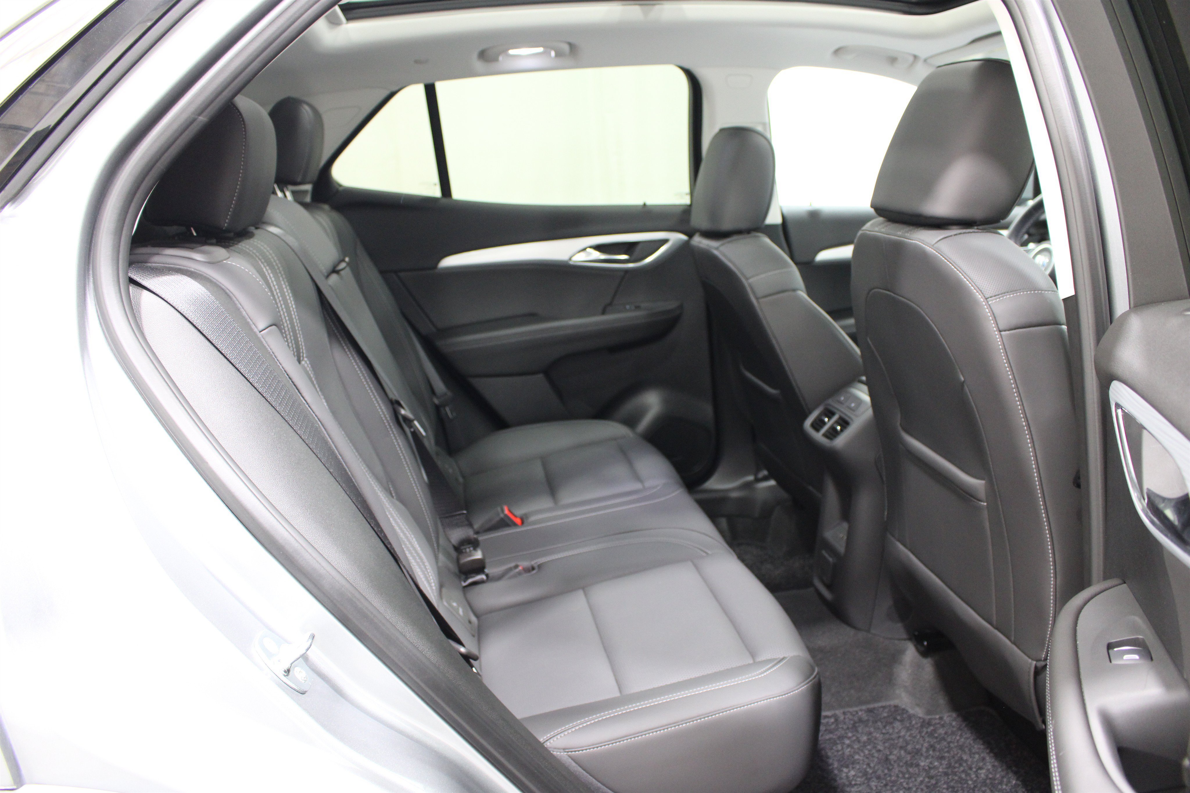 Used 2025 Buick Envision Avenir AWD/4WD image 28