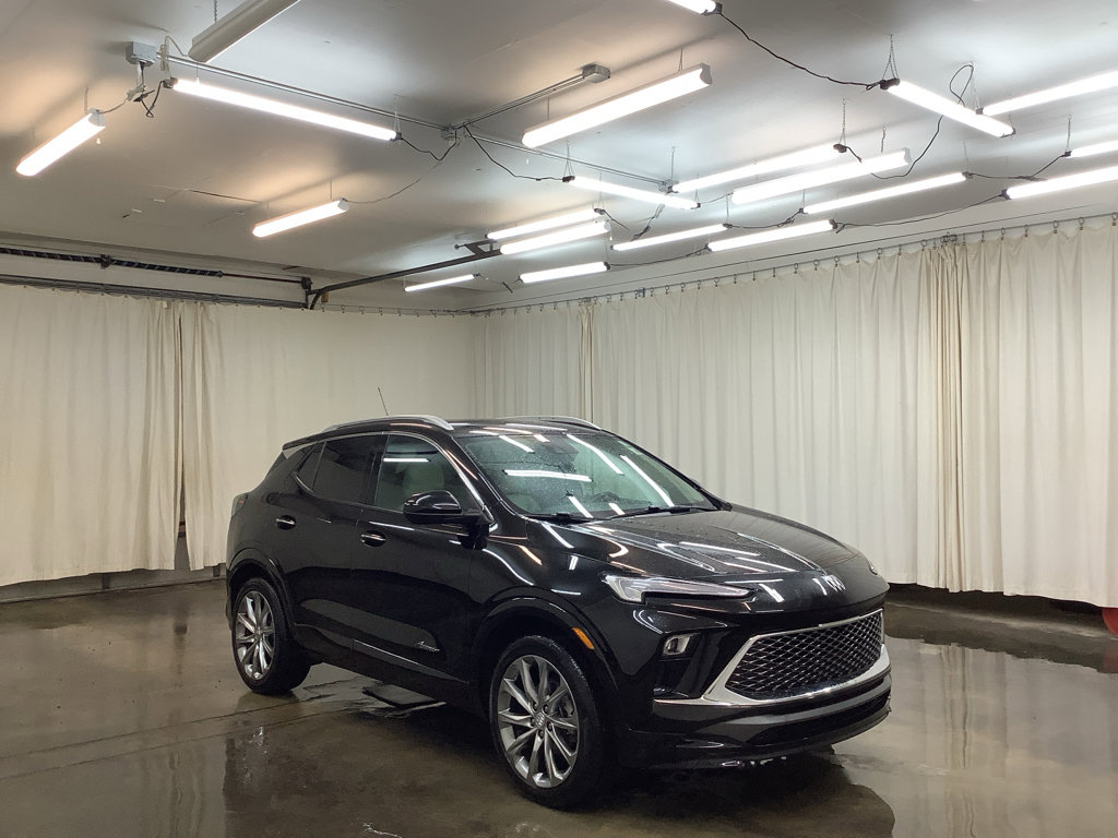 Used 2024 Buick Encore GX Avenir w/ Avenir Convenience Package FWD image 4