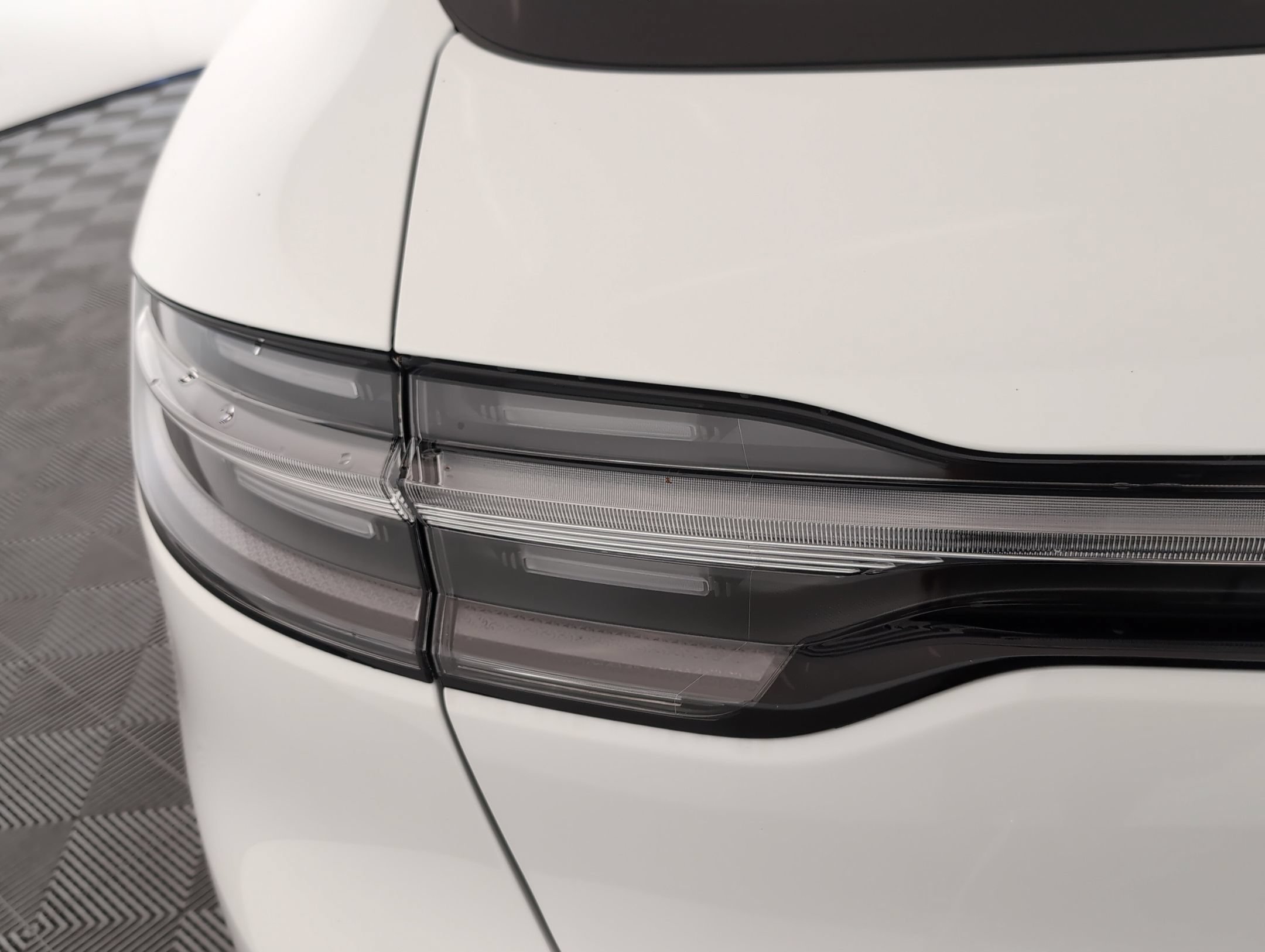 Certified 2025 Porsche Macan AWD/4WD image 15